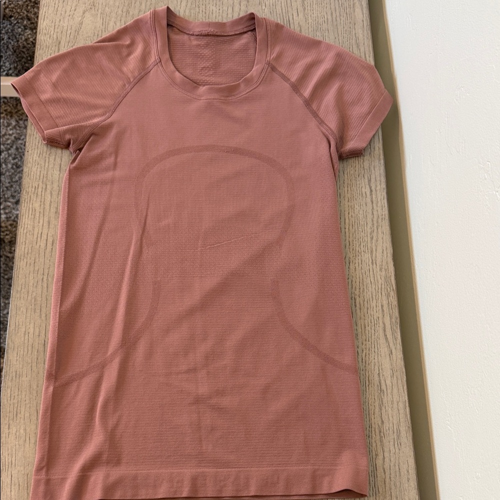 lululemon athletica Short-Sleeve Seamless Tee in Dusty Rose